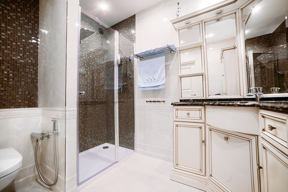 О важном при ремонте квартиры: для чего нужен аварийный слив в ванной