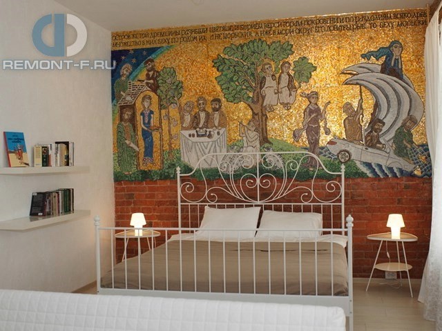 Спальня с мозаичной фреской после ремонта под ключ