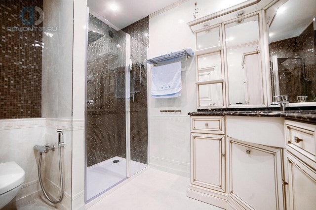 Ремонт ванной комнаты в неоклассическом стиле под ключ. Фото интерьера 