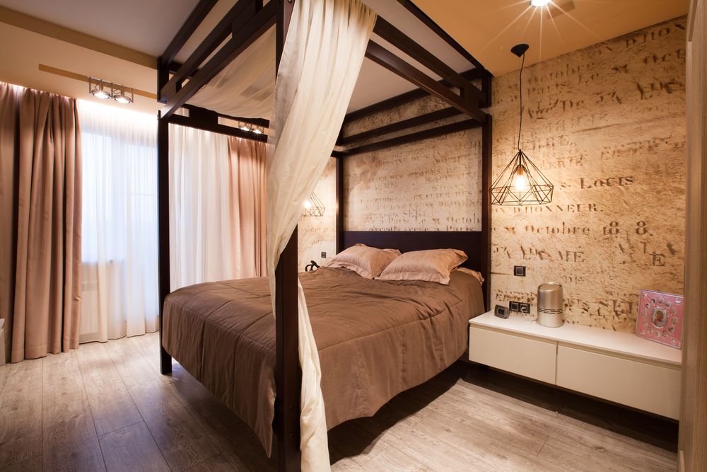 На фото:Ремонт спальни в квартире в современном стиле