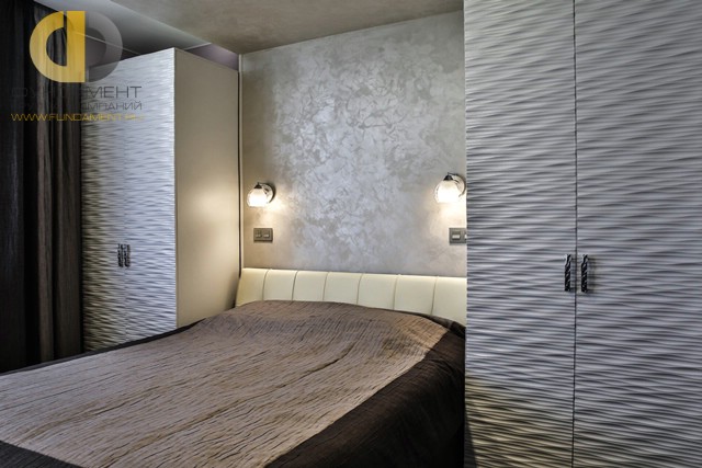Интерьер современной спальни с оригинальной отделкой