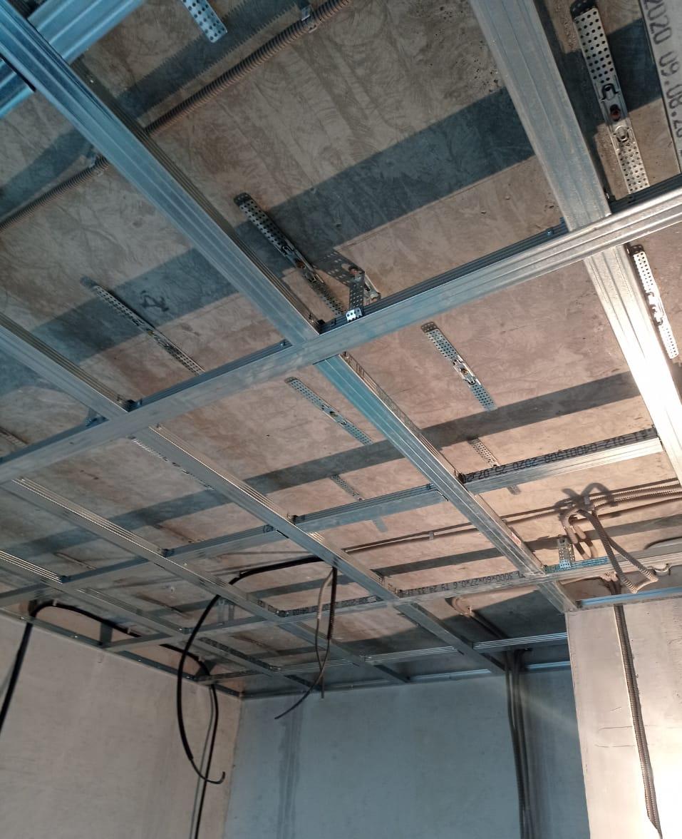 Скрытая ниша натяжного потолка с гипсокартоном (49 фото)