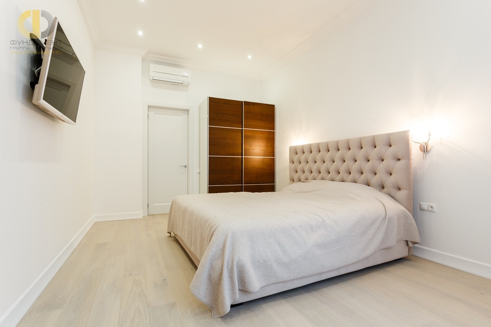 Интерьер спальни в современном стиле в ЖК «Грюнвальд»