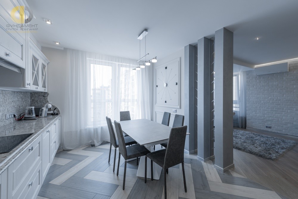 Ремонт квартиры в стиле минимализм на ул. Новотушинской – кухня-столовая с двухцветным полом