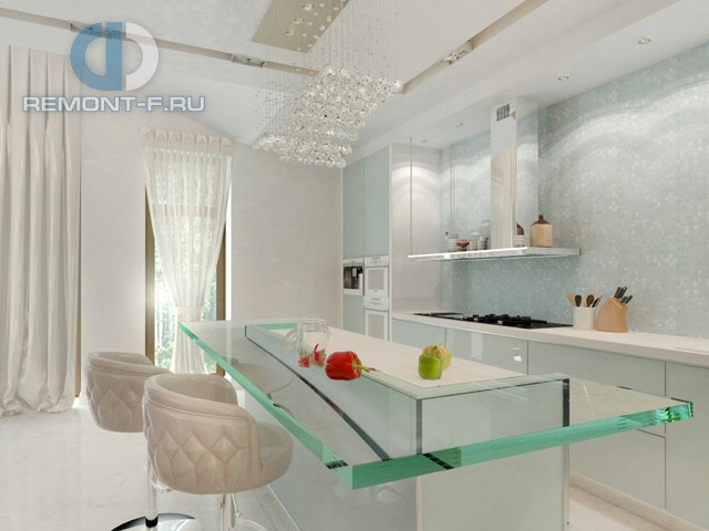 Белая кухня со стеклянной столешницей и дизайнерской люстрой