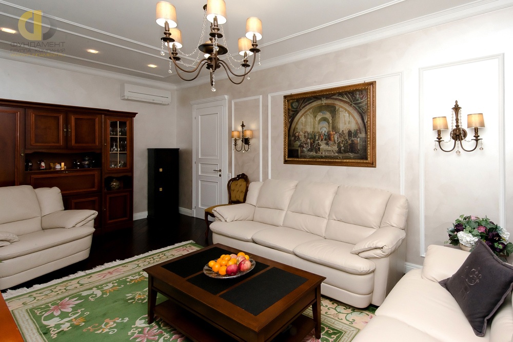 Белая мебель в интерьере гостиной в стиле классика