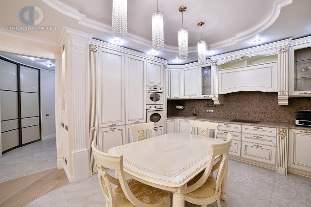 Кухня-гостиная в неоклассическом стиле в Москве