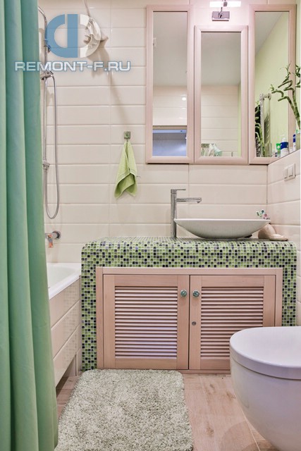 Ремонт ванной комнаты под ключ с мозаикой цвета лайма. Фото интерьера 