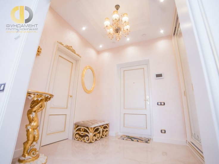 Фото ремонта коридора в трехкомнатной квартире 100 кв. м в классическом стиле