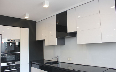 Ремонт трехкомнатной квартиры в стиле минимализм. Реальная фотография кухни