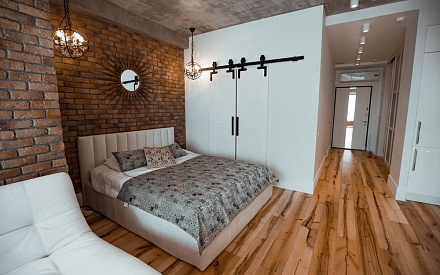 Дизайн интерьера спальни в однокомнатной квартире 55 кв.м в стиле лофт6