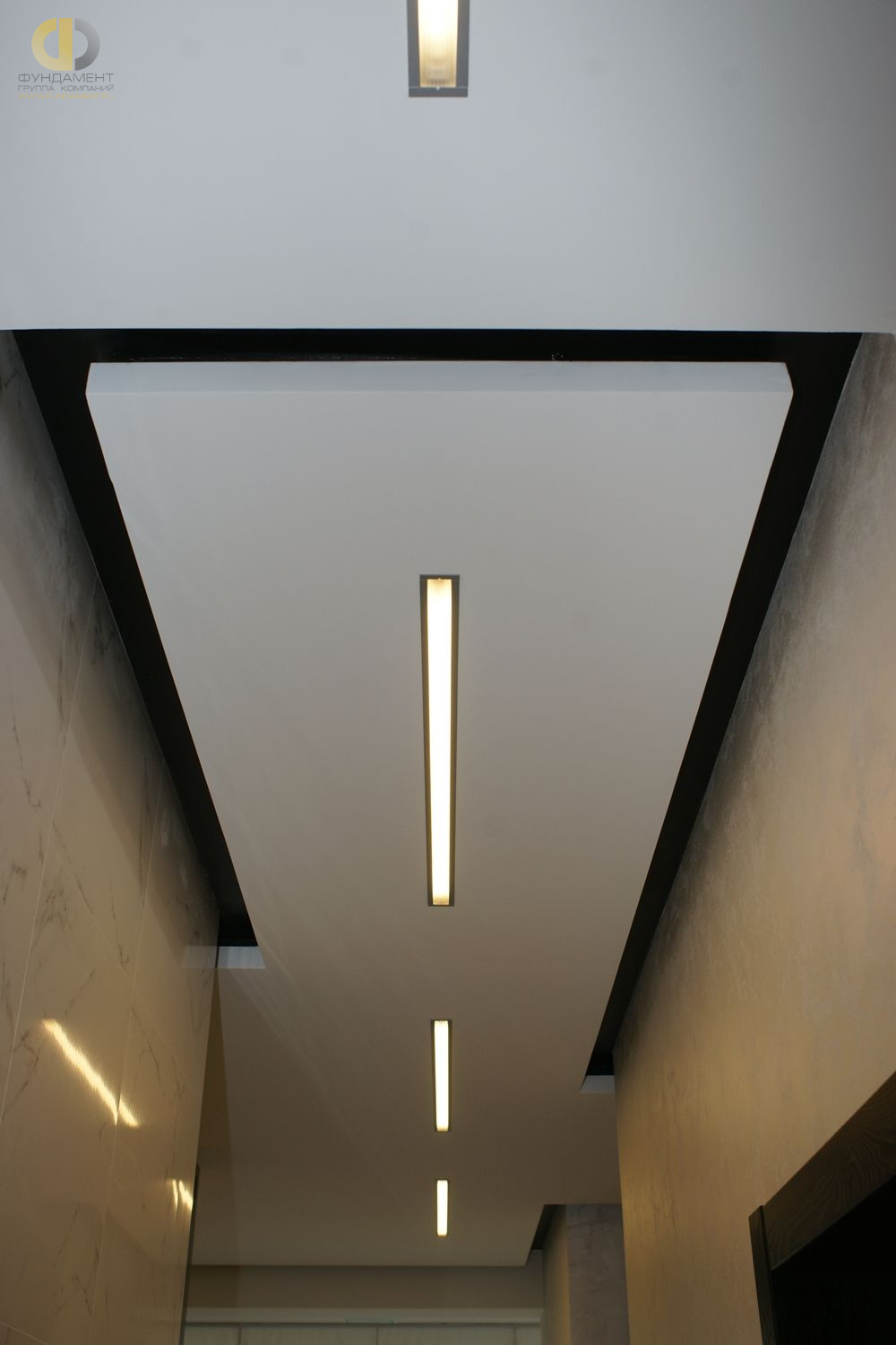 Современный ремонт коридора в двухкомнатной квартире в стиле минимализм – фото 187