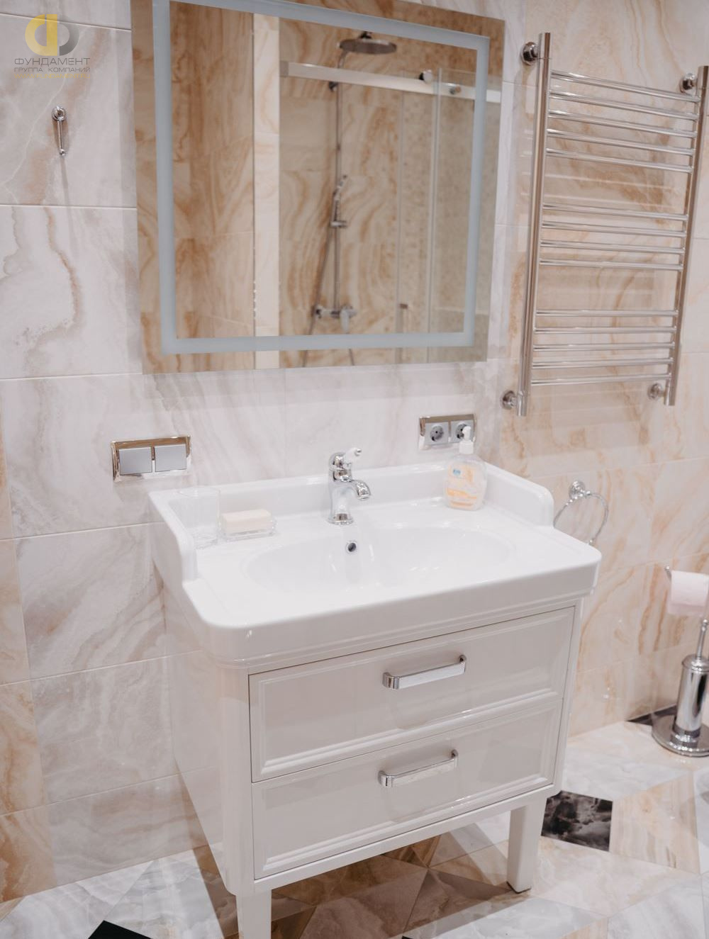 Фото ремонта ванной в двухкомнатной квартире 44 кв.м в стиле современная классика – фото 122