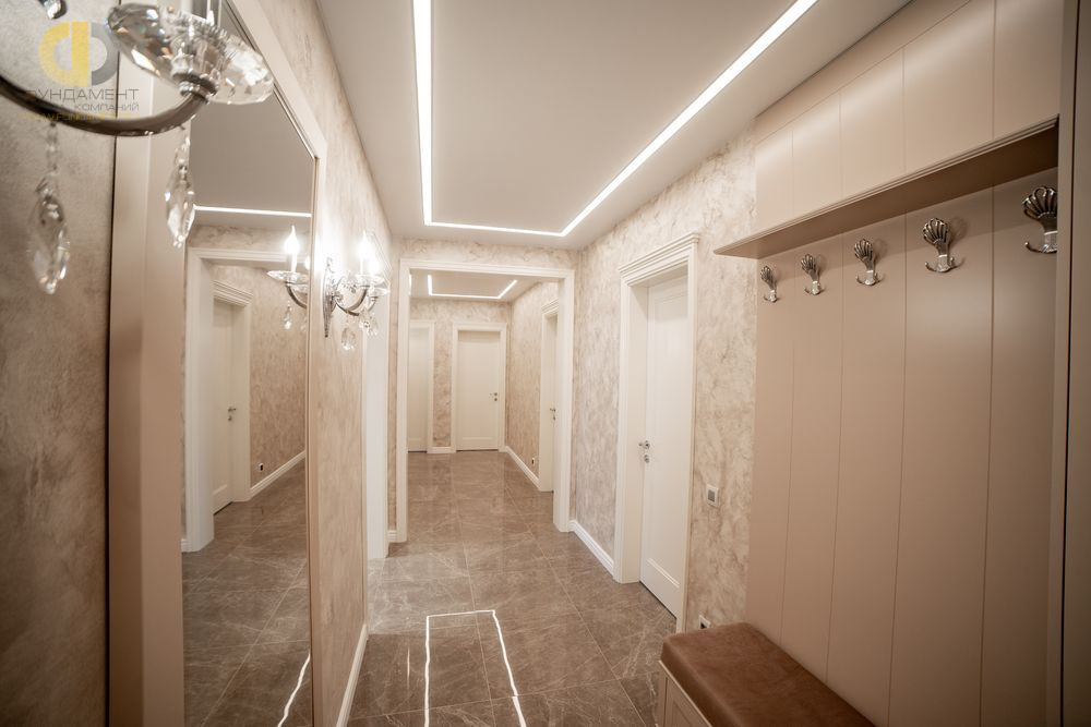 Фото ремонта коридора в четырёхкомнатной квартире 126 кв.м в стиле неоклассика – фото 94