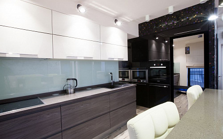 Ремонт двухуровневой квартиры в современном стиле. Реальная фотография кухни