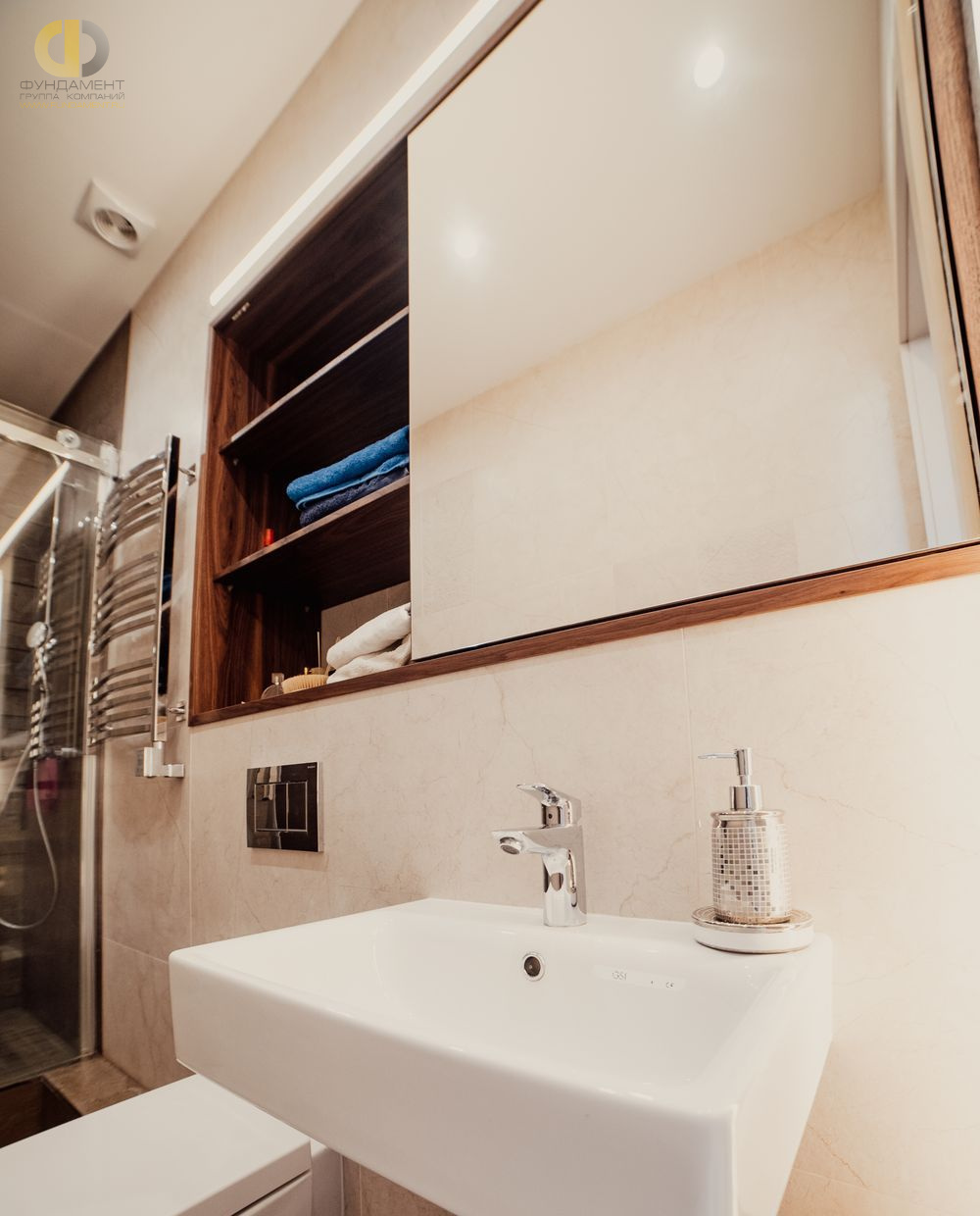 Фото ремонта ванной в трёхкомнатной квартире 95 кв.м в современном стиле – фото 103