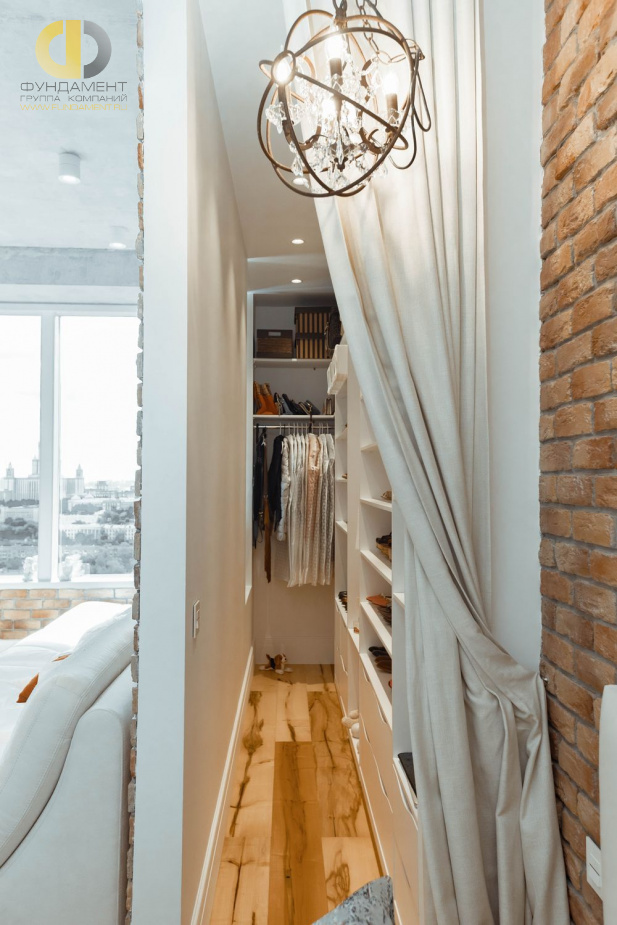 Дизайн интерьера гардероба в однокомнатной квартире 55 кв.м в стиле лофт26
