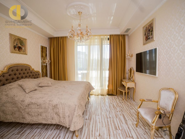 Фото ремонта спальни в трехкомнатной квартире 100 кв. м в классическом стиле