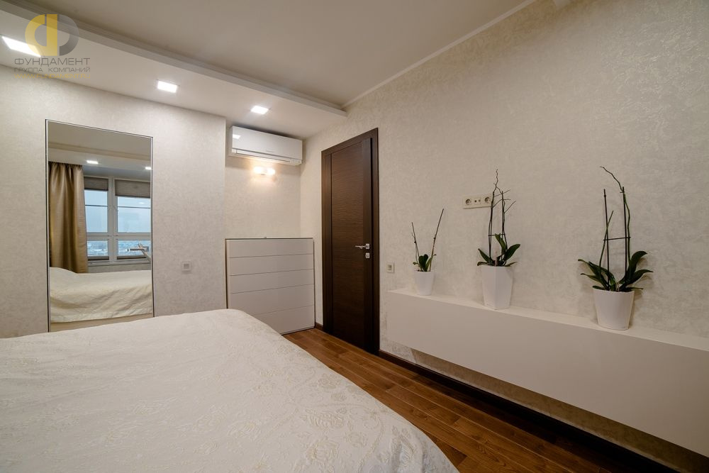 Фото ремонта спальни в четырёхкомнатной квартире 137 кв.м в современном стиле – фото 190