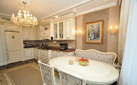 Ремонт четырехкомнатной квартиры в классическом стиле. Реальная фотография кухни