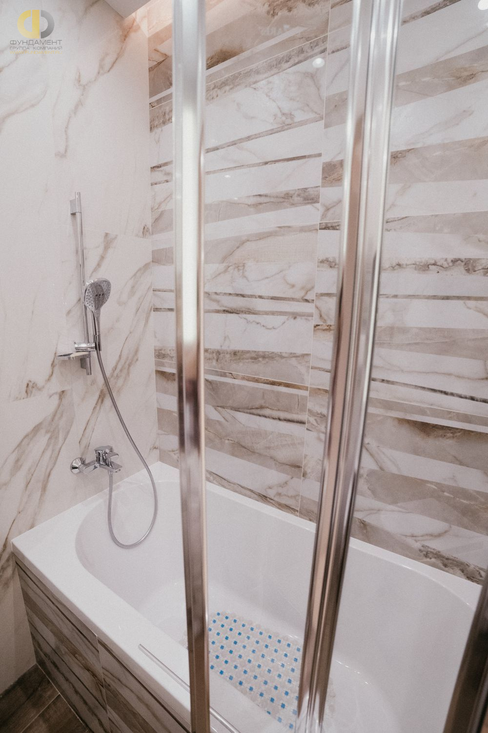 Фото ремонта ванной в трёхкомнатной квартире 95 кв.м в современном стиле – фото 106