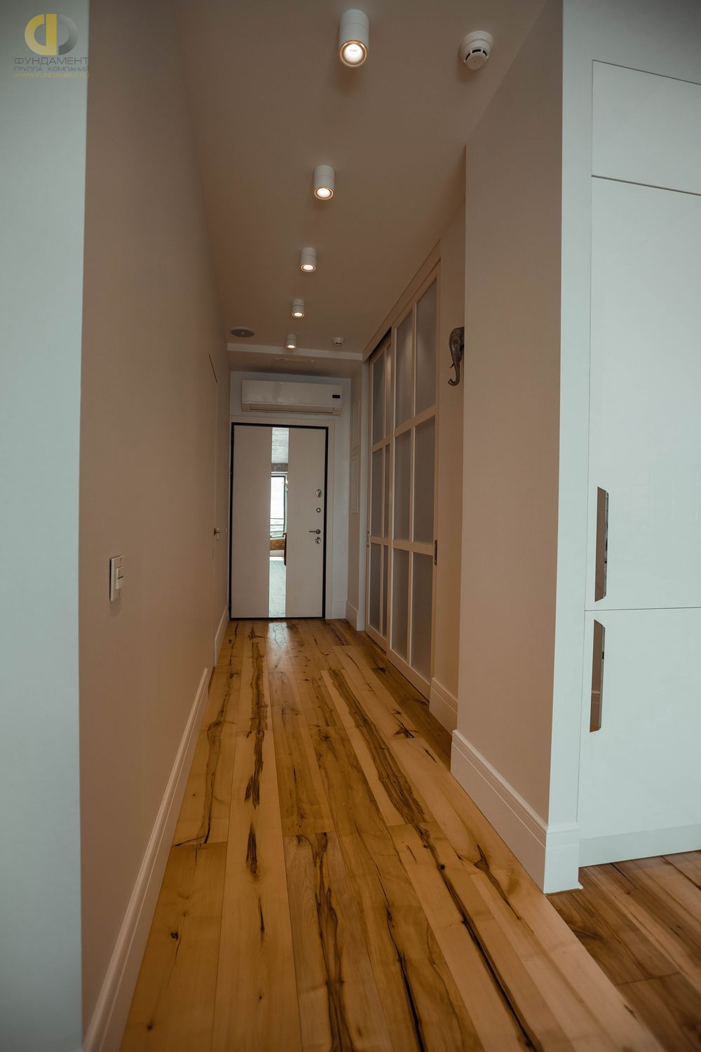 Дизайн интерьера коридора в однокомнатной квартире 55 кв.м в стиле лофт – фото 100