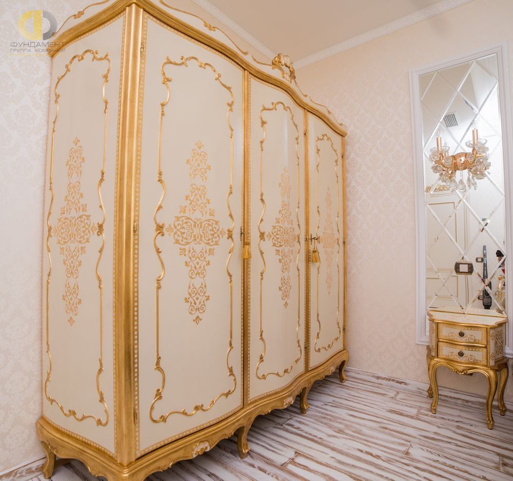 Фото ремонта спальни в трехкомнатной квартире 100 кв. м в классическом стиле
