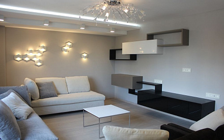 Ремонт трехкомнатной квартиры в стиле минимализм. Реальная фотография гостиной