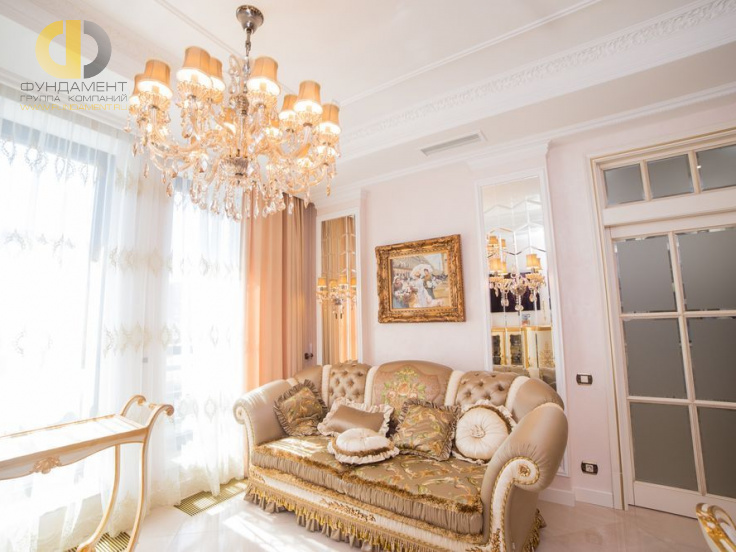 Фото ремонта гостиной в трехкомнатной квартире 100 кв. м в классическом стиле