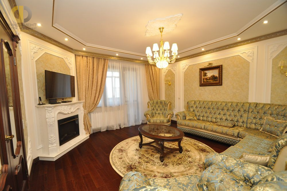 Ремонт четырехкомнатной квартиры в классическом стиле. Реальная фотография гостиной