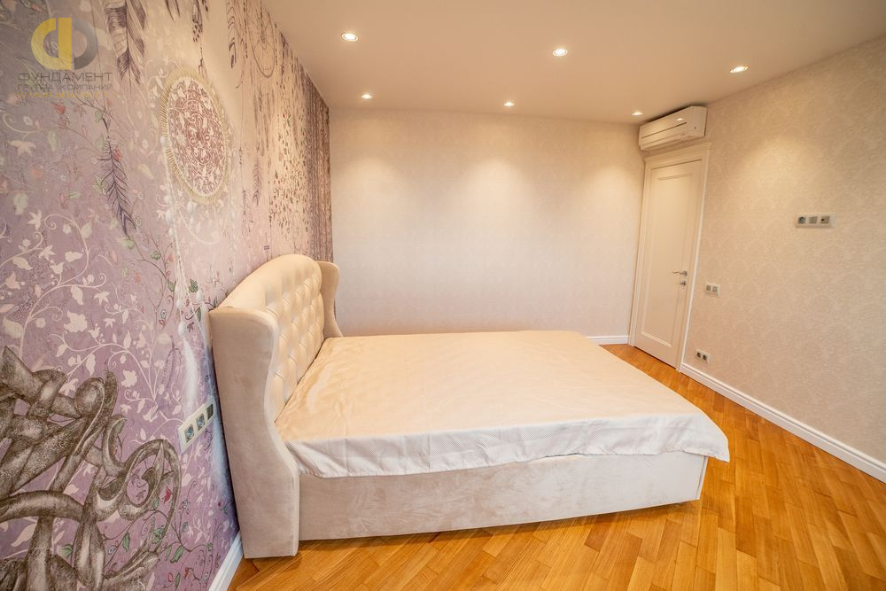 Фото ремонта спальни в четырёхкомнатной квартире 126 кв.м в стиле неоклассика – фото 165