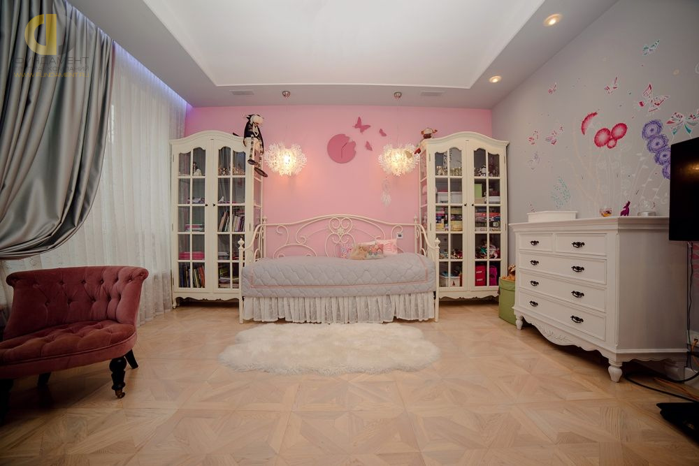 Дизайн детской комнаты для девочки 12 лет. Вид на спальную зону